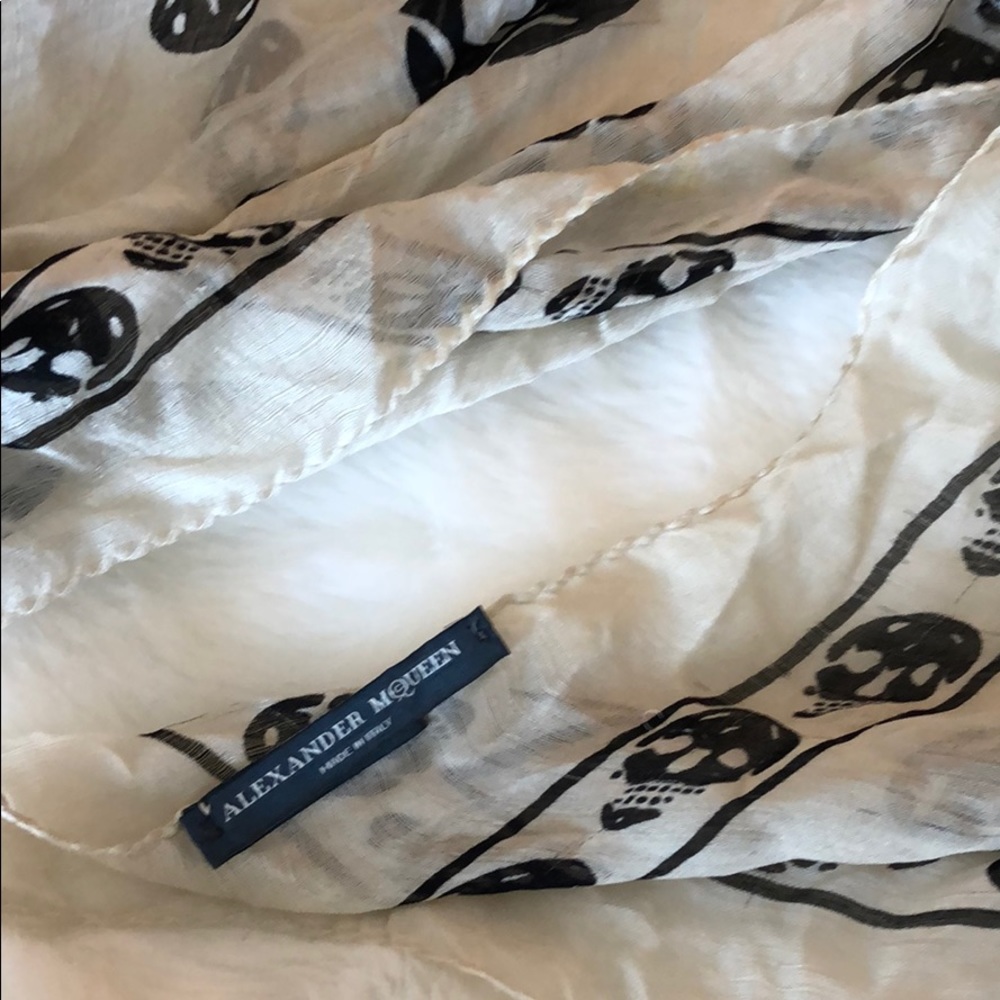 Alexander McQueen scull silk scarf